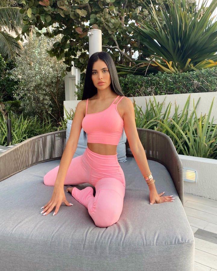 Alo Yoga Offset Bralette in Macaron Pink Size XS