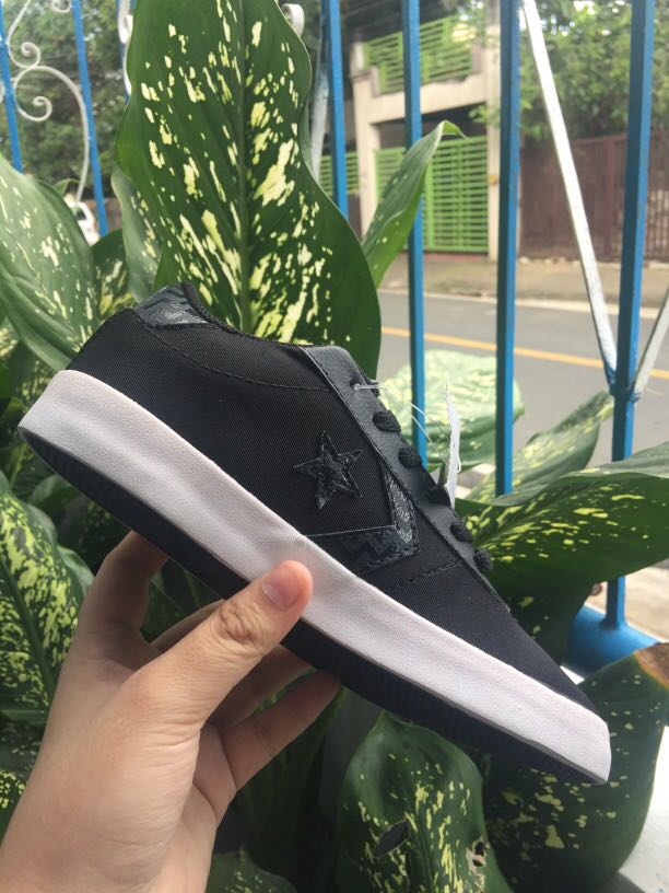 converse point star black