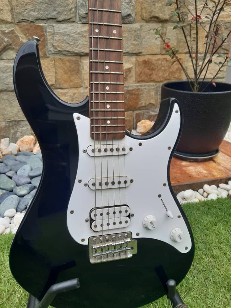 Electric Guitar Yamaha EG112 Hobbies Toys Music Media