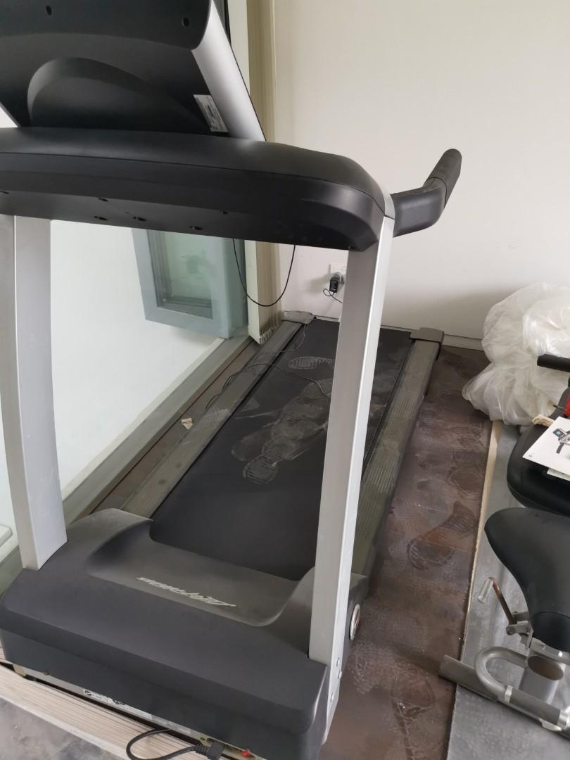 Life fitness T3 treadmill (delivery and assembly), Sports Equipment, Exercise & Fitness, Cardio