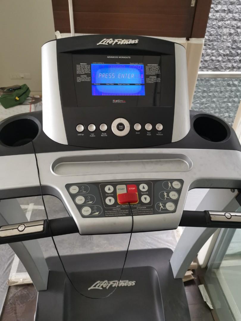 Life fitness T3 treadmill (delivery and assembly), Sports Equipment, Exercise & Fitness, Cardio