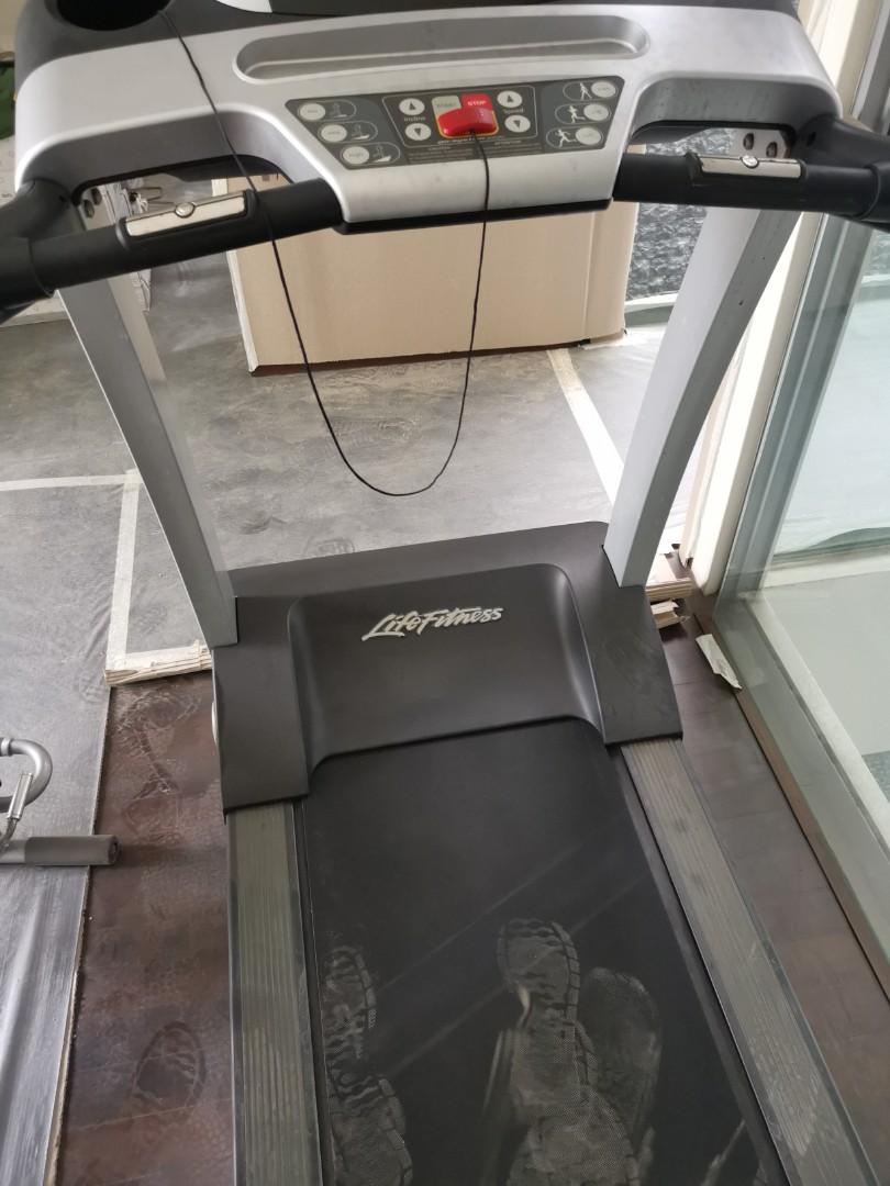 Life fitness T3 treadmill (delivery and assembly), Sports Equipment, Exercise & Fitness, Cardio