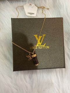 (Category: ) located in . Submitted by lux.finds (Listing ID 1066993854, Image 1). Description: .