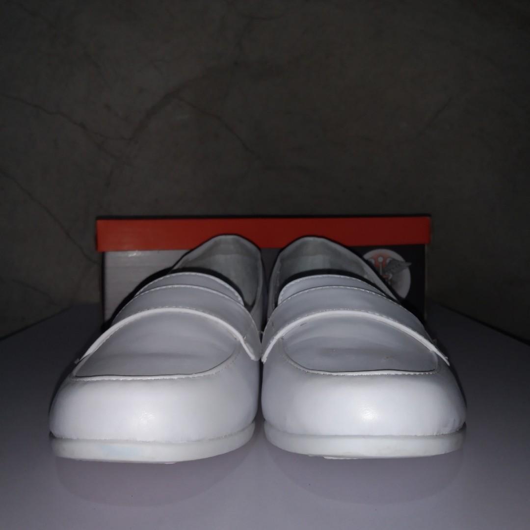 salon care 40 to whiten shoes