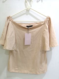 (Category: ) located in . Submitted by dcwardrobe (Listing ID 1066960364, Image 1). Description: .