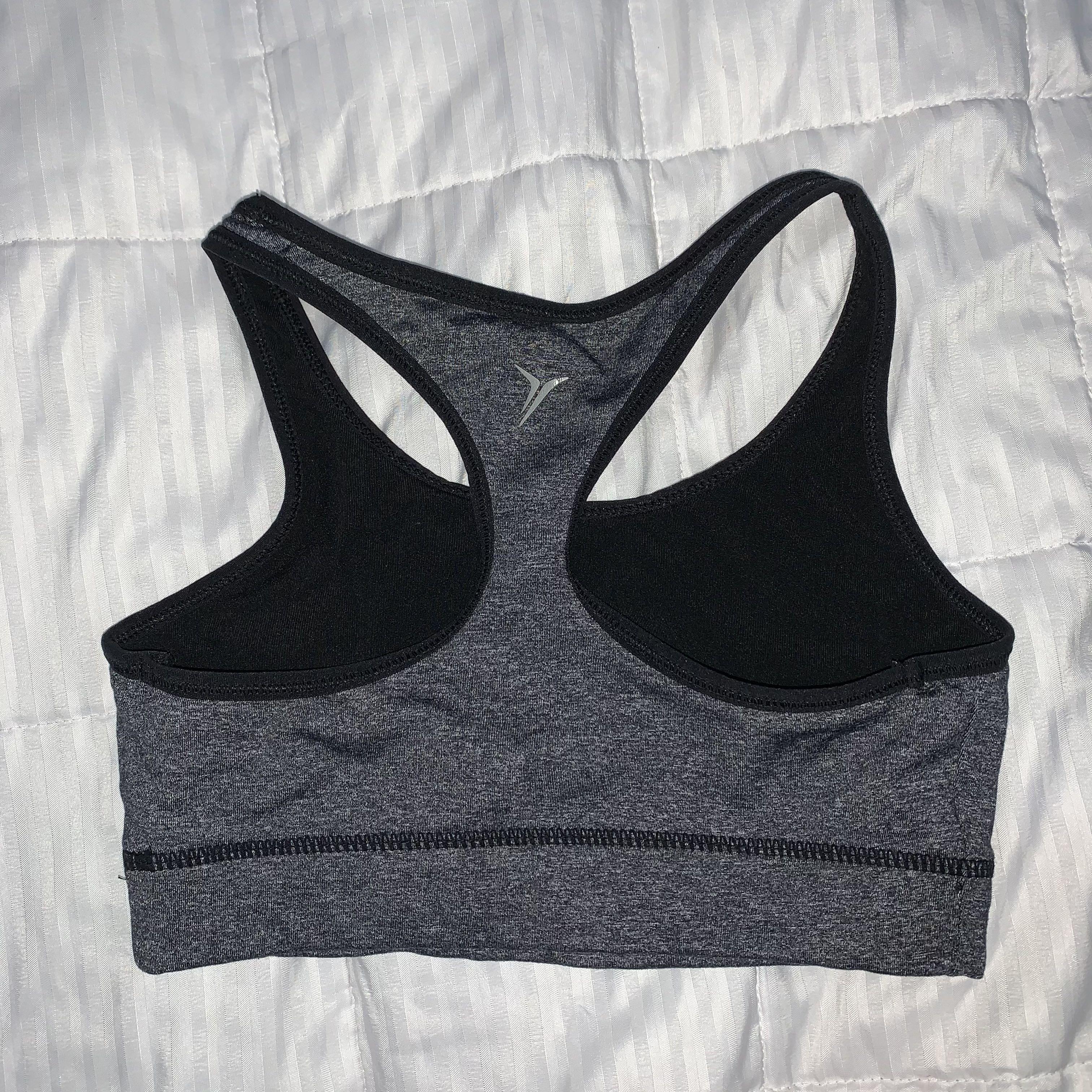 Old Navy Active Sports Bra (Category: Activewear) located in Pasig City. Submitted by ysabeldc (Listing ID 1067000409, Image 2). Description: Good condition No padding Size: XS.
