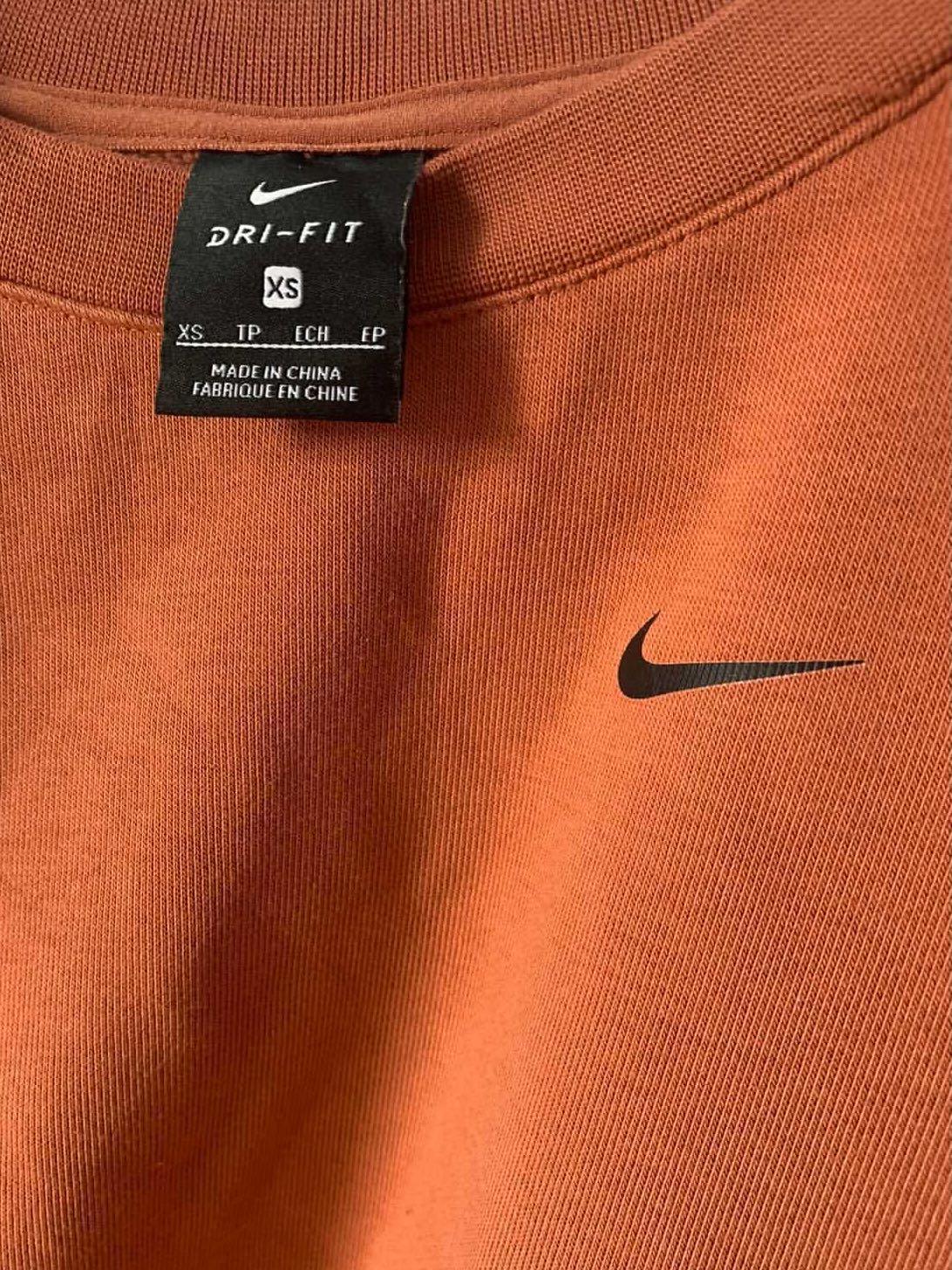 black nike cropped jumper