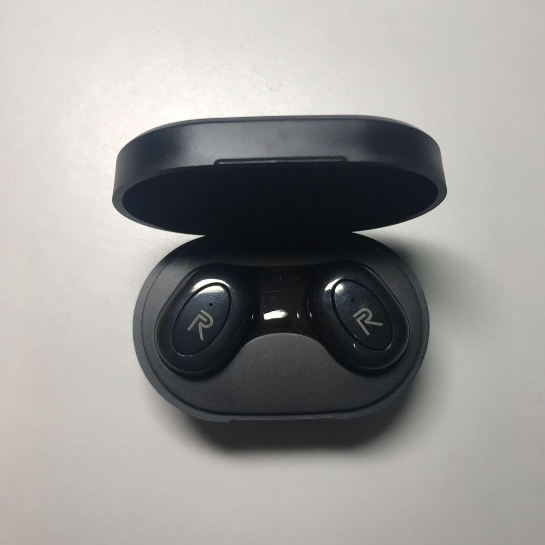 Realme A3 TWS Airdots Earbuds Airpods High Bass and HD Sound stylish LED Display Earbuds