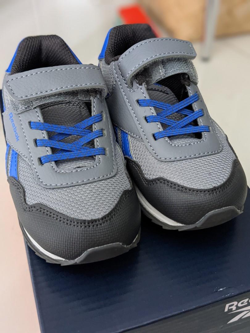 Reebok sports shoes outlet under 2