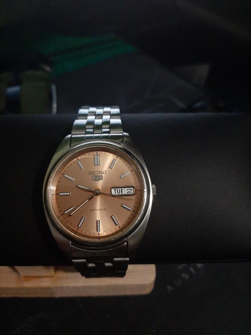seiko 5 salmon dial