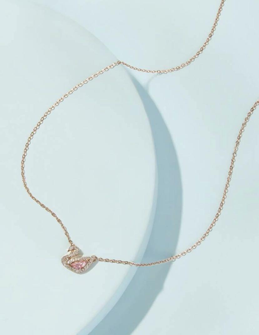 Swan outlet necklace shein