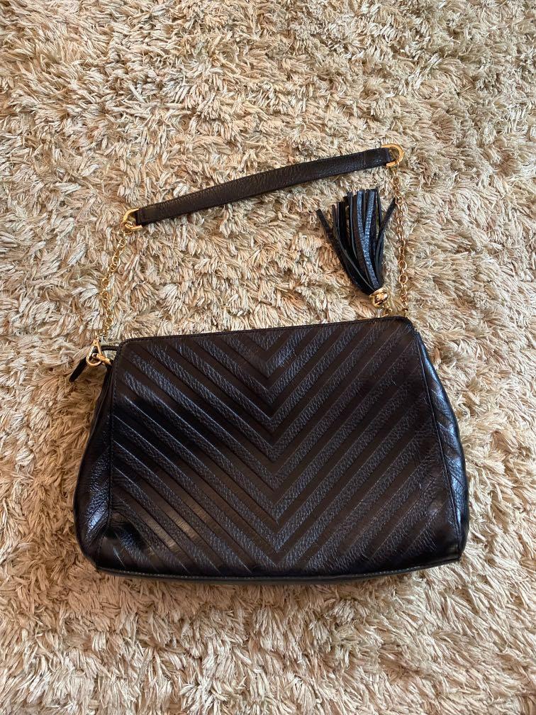Shoulder bag (Category: Shoulder Bags) located in San Pedro. Submitted by queenkulet (Listing ID 1066984413, Image 1). Description: Super nice No flaws Elagante .