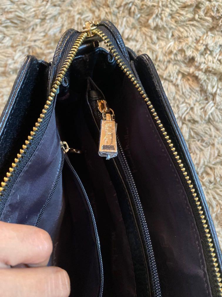 Shoulder bag (Category: Shoulder Bags) located in San Pedro. Submitted by queenkulet (Listing ID 1066984413, Image 2). Description: Super nice No flaws Elagante .