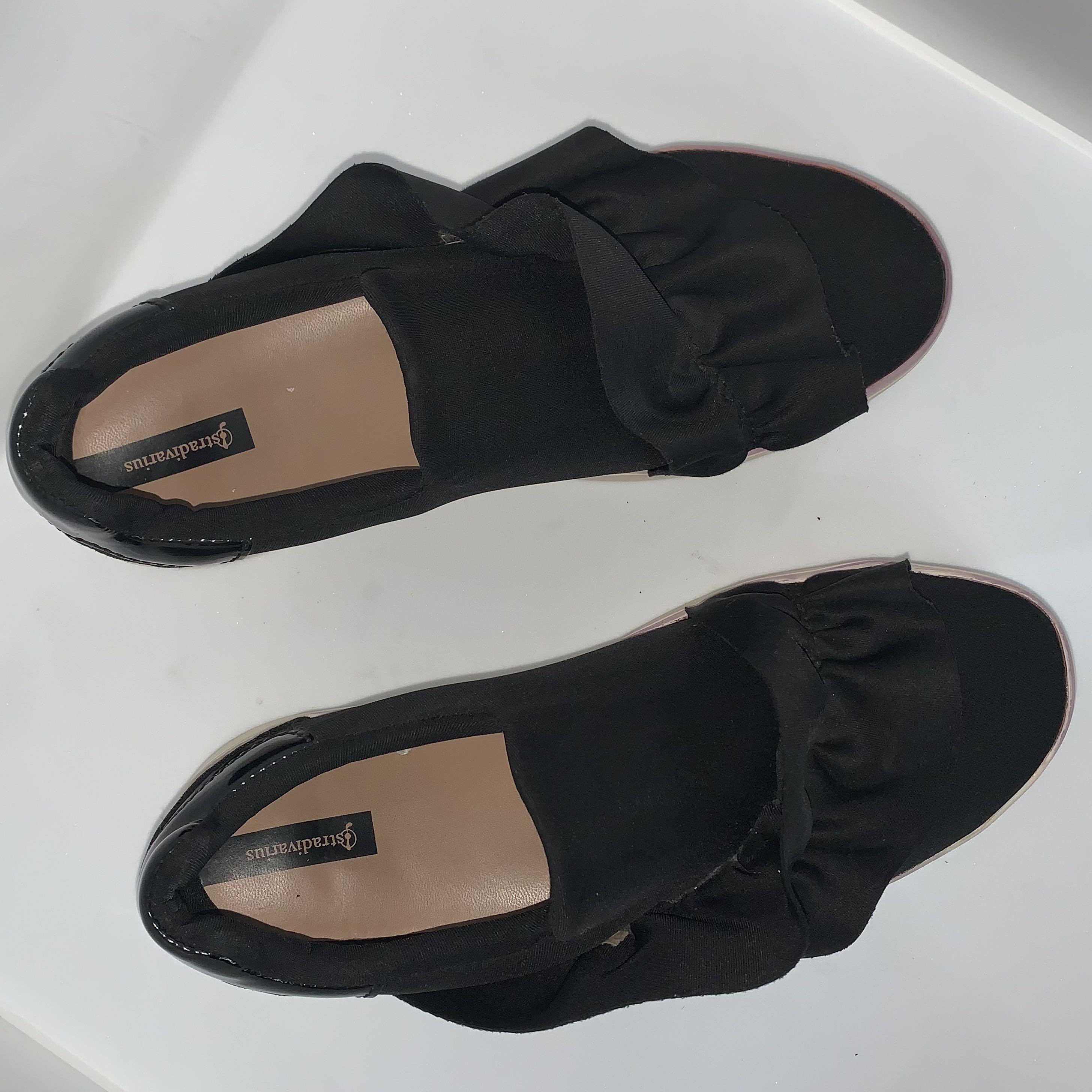 Stradivarius Ruffle Slip On (Category: Sneakers) located in Pasig City. Submitted by ysabeldc (Listing ID 1067000065, Image 1). Description: Very good condition. Flaw: Purple/pink stains on sole.