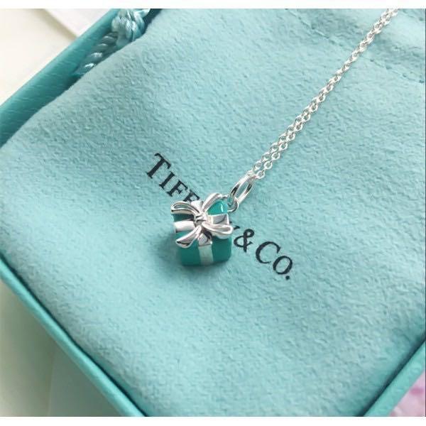 Tiffany gift box necklace deals