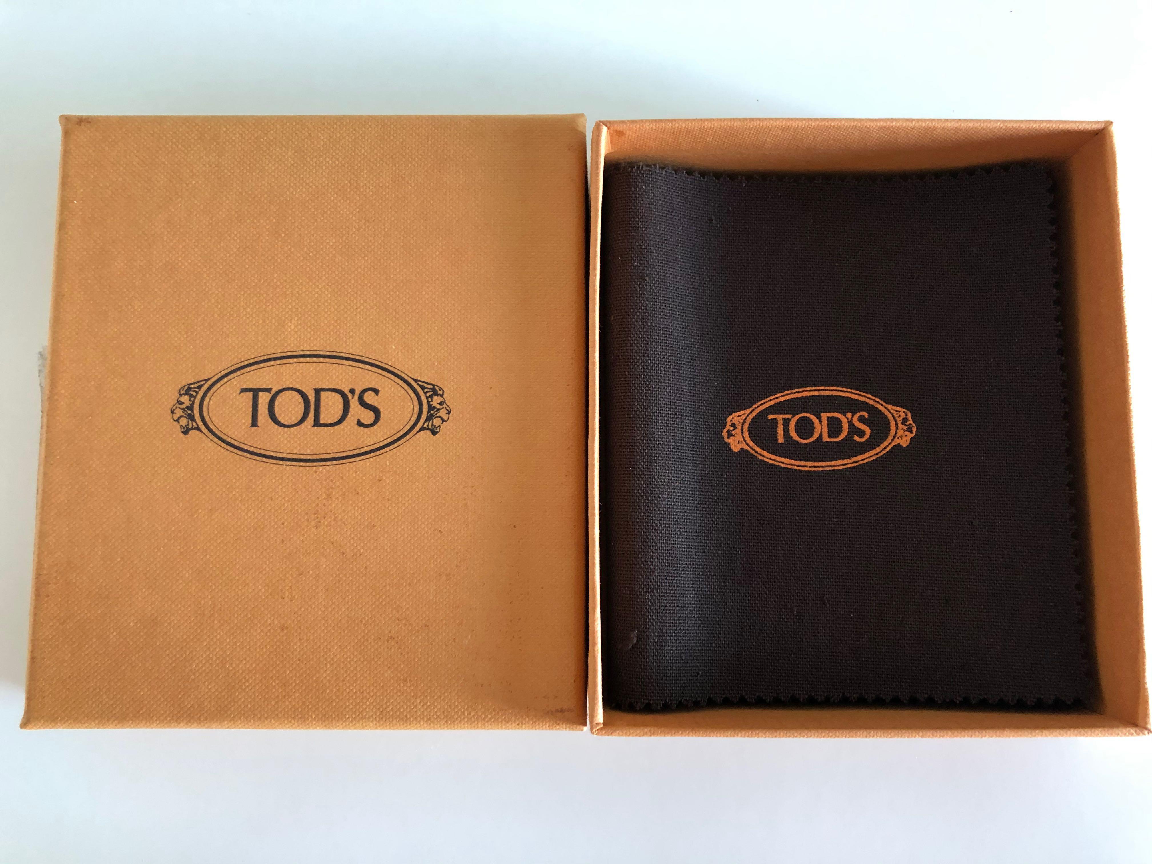 Tod’s luxury men card holder, Men's Fashion, Watches & Accessories