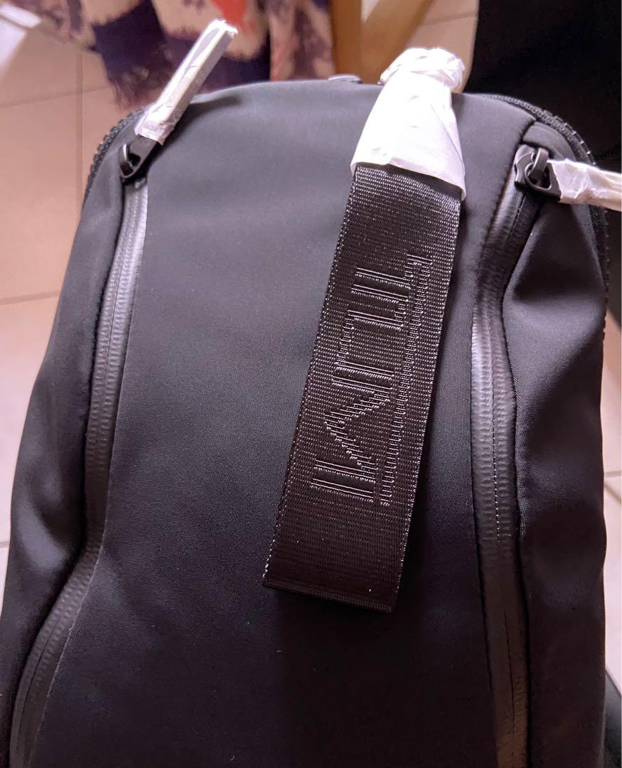 tumi tahoe sky sling