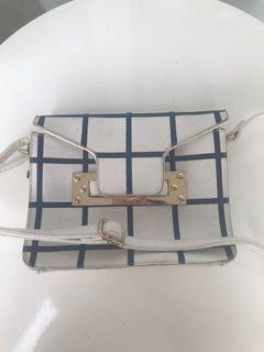 T|X SLING BAG