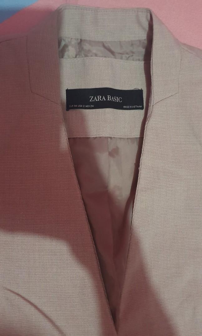 Zara Blazer (Category: Coats, Jackets and Outerwear) located in Noveleta. Submitted by heyitsroxy (Listing ID 1067111604, Image 2). Description: Zara no collar blazer padded Size XSmall in super good condition, almost new used 2x only Super nice fit, pwde sa jeans and trousers rfs: daming blazer di nagagamit.