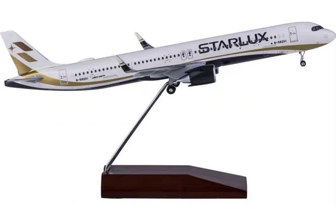 飛機模型Hogan Starlux airlines Airbus A321 Neo 1:200 wooden stand