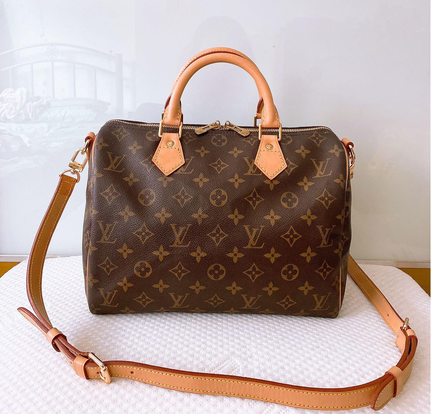 LOUIS VUITTON Speedy Bandouliere 25 & 30 in Damier Ebene, Women's Fashion,  Bags & Wallets, Purses & Pouches on Carousell