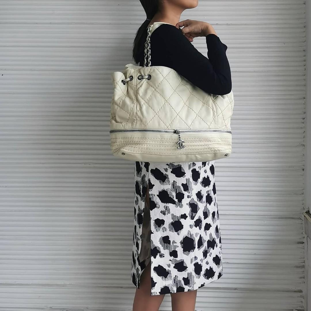 Authentic Preowned CHANEL Beige Wild Stitch Expandable Drawstring Chain Tote Bag (Category: Luxury Bags & Wallets) located in San Pablo. Submitted by watchyouwantphsecond (Listing ID 1070608782, Image 2). Description: Authentic Preowned C H A N E L Beige Wild Stitch Expandable Drawstring Chain Tote Bag No Inclusion Interior 8.9/10 Exterior 8.9/10 Strap 8.9/10 Hardware 8.9/10 P50,000 FREE SHIPPING Open For Layaway Credit Card Accepted Cash On Deli