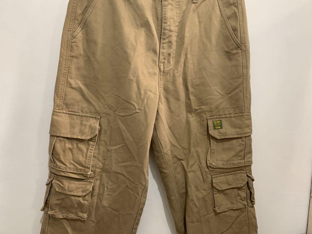 Baleno Multipocket Cargo pants fits 31-32 (Category: Trousers) located in Los Banos. Submitted by streetwear.collections (Listing ID 1070509964, Image 3). Description: baleno multipocket cargo Large on tag fits 31-32 Baggy fit Very Good condish 1299 Check out my page for more travis alternatives Ig: @cargotrends.ph https://www.instagram.com/cargotrends.ph/ Thanks! #slaaat #travisscott #alternatives .