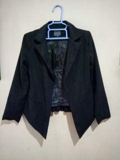 Blazer hitam pekat Body&Soul
