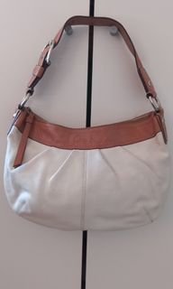 (Category: ) located in . Submitted by preloved_bundle_haiyuzack (Listing ID 1070502319, Image 1). Description: .