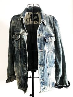 (Category: ) located in . Submitted by sircloset (Listing ID 1070525643, Image 1). Description: .