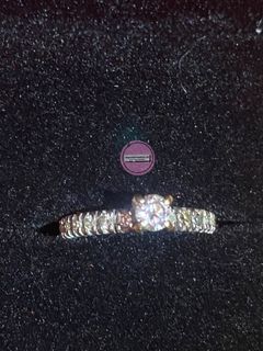 (Category: ) located in . Submitted by GoodsandGlamour (Listing ID 1070667184, Image 1). Description: .