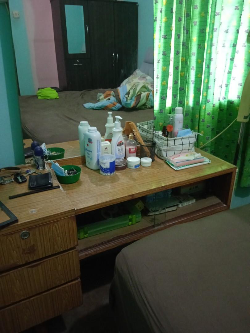 Dressing table (Category: Tables & Sets) located in Seri Kembangan. Submitted by cookedwitlove (Listing ID 1070553916, Image 1). Description: very good wood mirror cabinet to be given away self pick up pls.