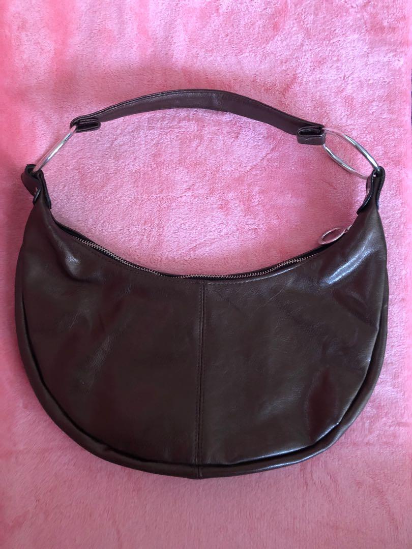 Fashion Express Baguette (Category: Shoulder Bags) located in Bulacan. Submitted by le_verne (Listing ID 1070572630, Image 1). Description: Bronze in color. Faux leather. Glossy outer and fabric inner lining. .