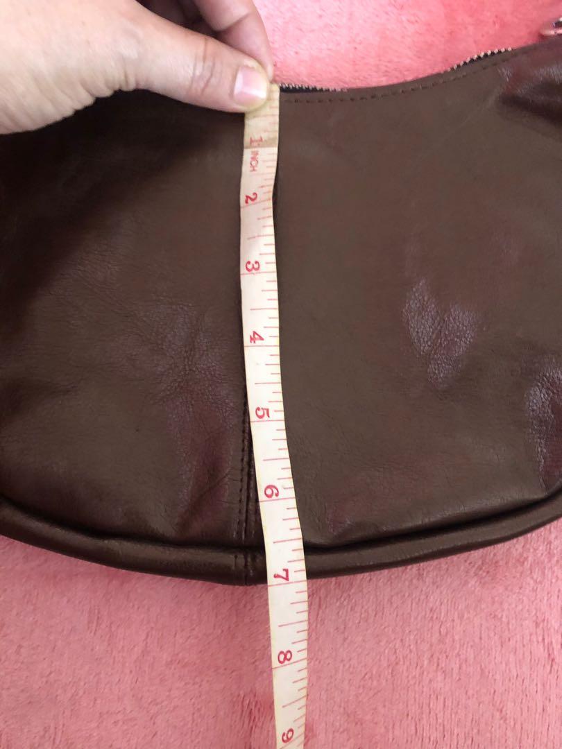 Fashion Express Baguette (Category: Shoulder Bags) located in Bulacan. Submitted by le_verne (Listing ID 1070572630, Image 3). Description: Bronze in color. Faux leather. Glossy outer and fabric inner lining. .