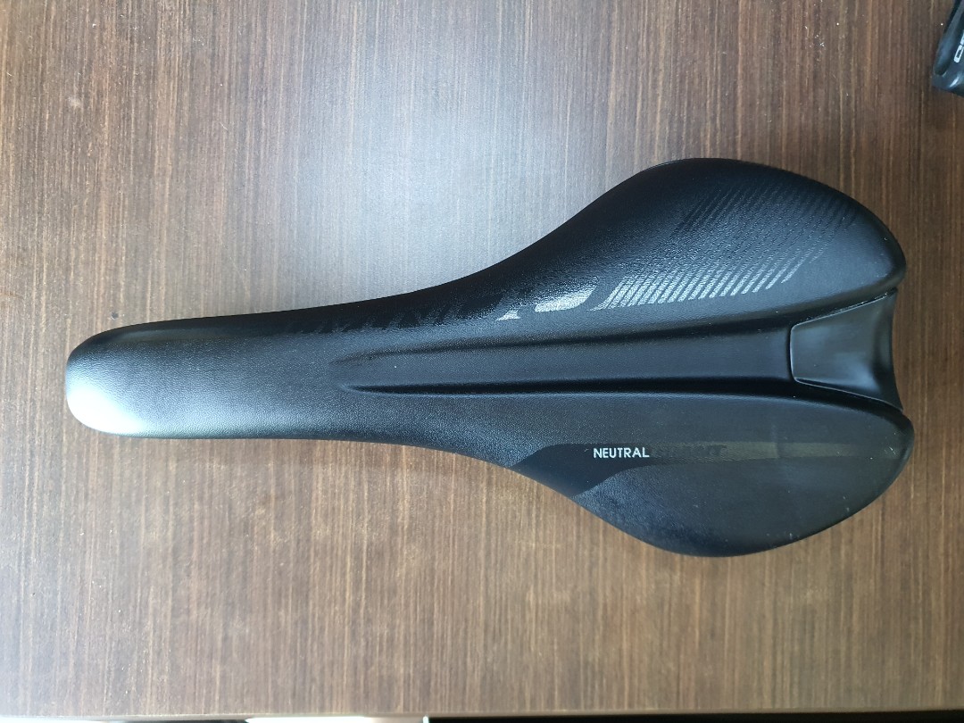 Giant neutral store saddle