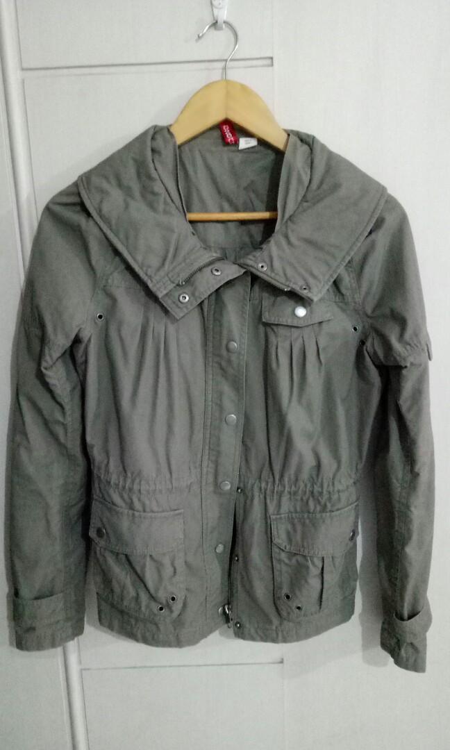 Jacket Parka H&M Divided Army Green (Category: Coats, Jackets and Outerwear) located in Quezon City. Submitted by declutteringexcess (Listing ID 1070604398, Image 1). Description: Very nice jacket Excellent condition like new used few times Thick and High Quality Small to Medium sf c/o buyer.