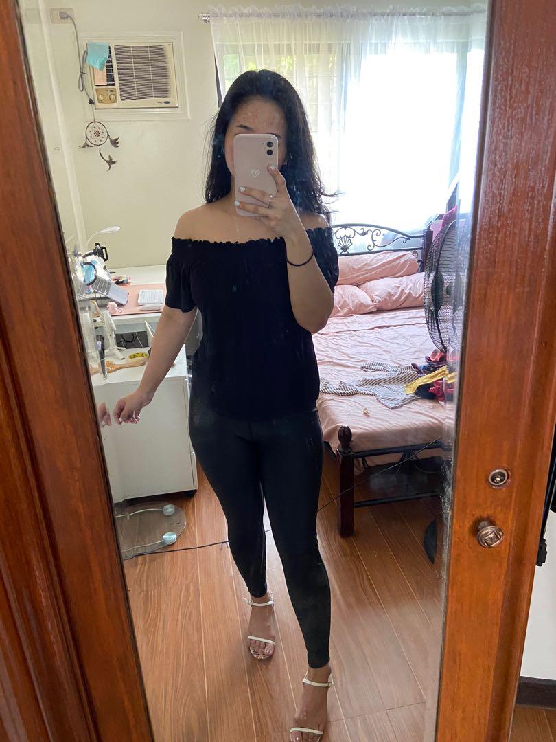 New Look off-shoulder black top size S (Category: Sleeveless) located in Caloocan City. Submitted by eliesellsit (Listing ID 1070533244, Image 2). Description: New Look Size S RFS: decluttering Delivery is shouldered by the buyer MOP: BPI / Gcash Delivery: Grab / Lalamove.