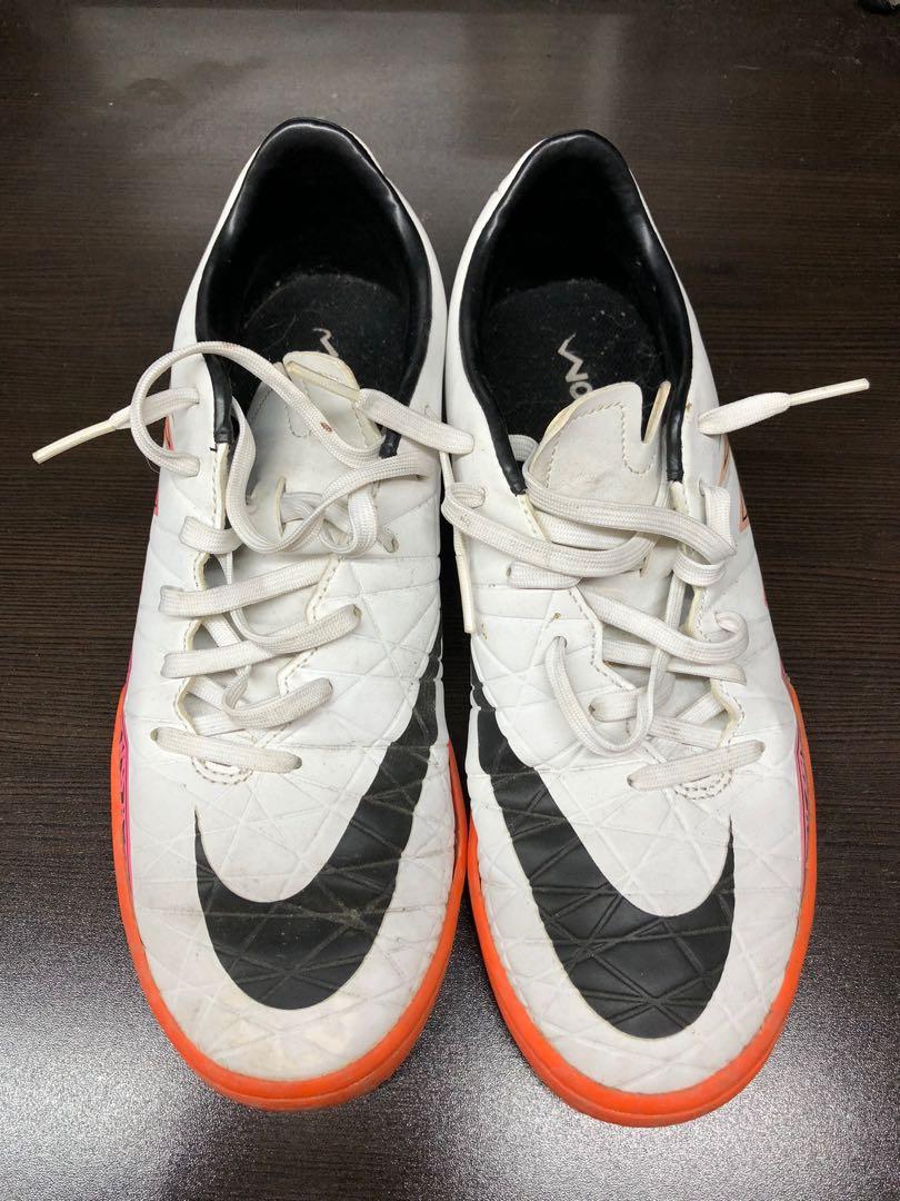 women's futsal shoes