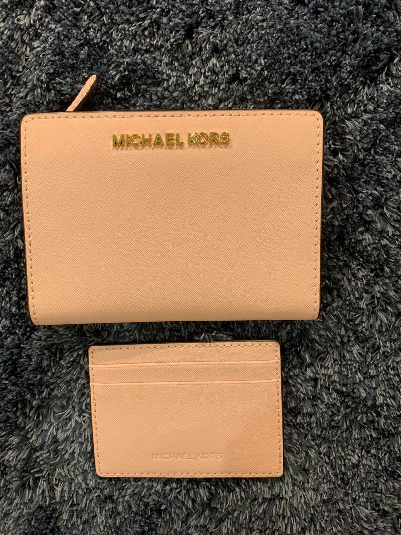 Original Michael Kors Wallet (Category: Wallets & Card holders) located in Manila. Submitted by personalprelovedmnl (Listing ID 1070538128, Image 3). Description: Original Michael Kors New RFS: Decluttering .