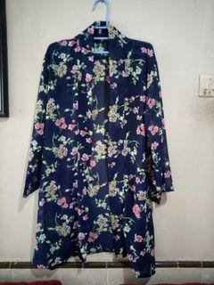 Outer selutut navy flowers