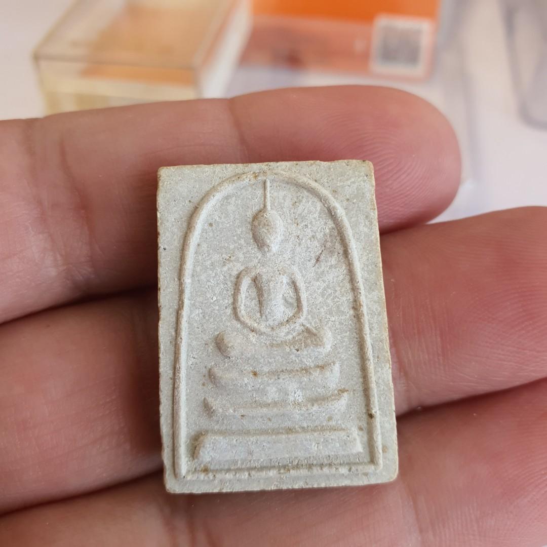 Phra Somdej 3 Chan Lang Yant Ke Mung Ka Ro Nur Phong Kesorn Be 2517 Lp Pae Wat Pikulthong Singburi Province 龙婆培崇迪顺德佛3层 花粉材质 佛历2517 成龙模同期 Thai Amulet 泰国佛牌 Hobbies Toys Memorabilia