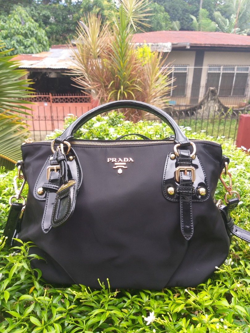 prada nylon tessuto
