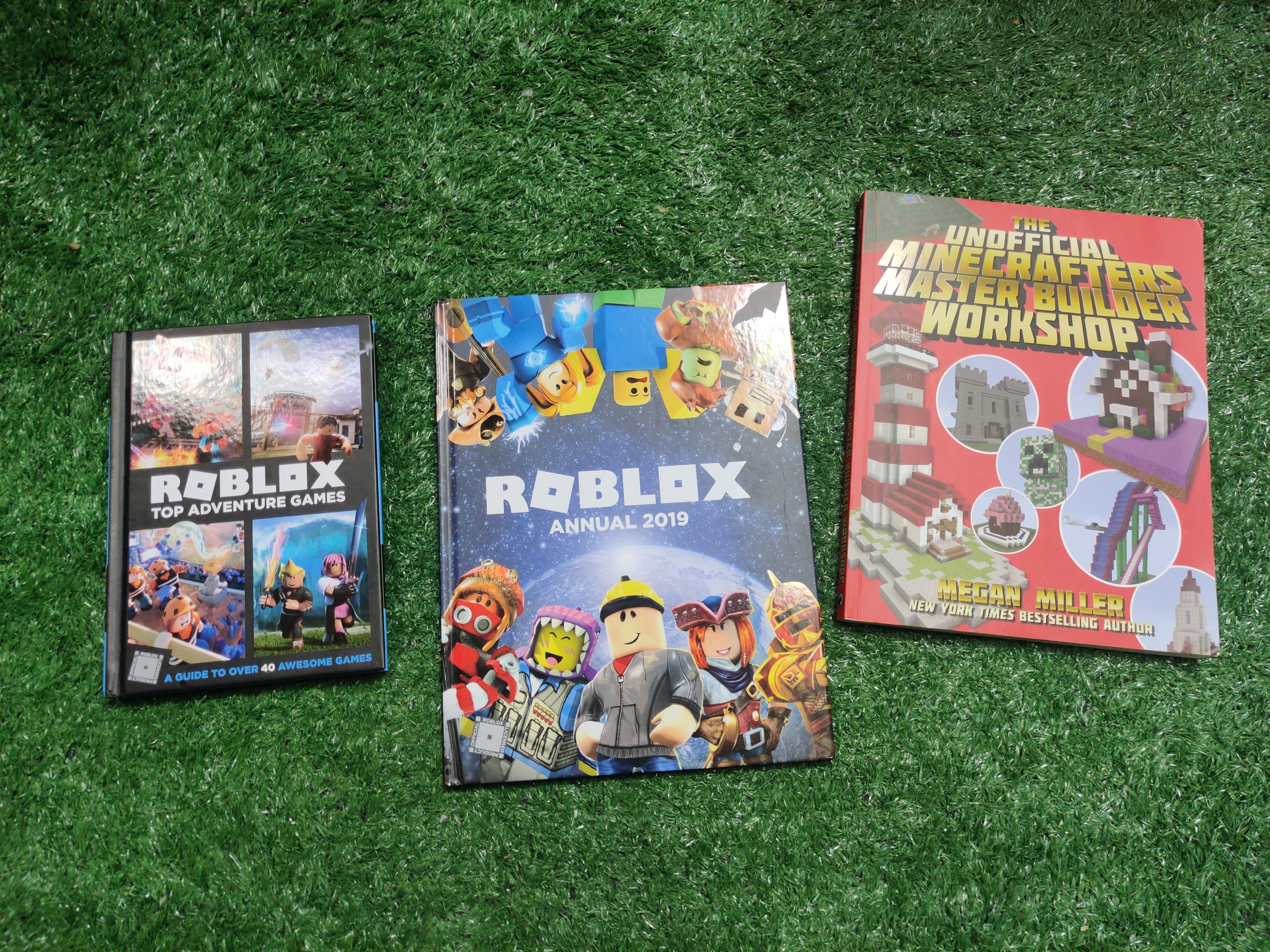 Minecraft Master Builder Workshop Hobbies Toys Books Magazines Children S Books On Carousell - roblox master book covers