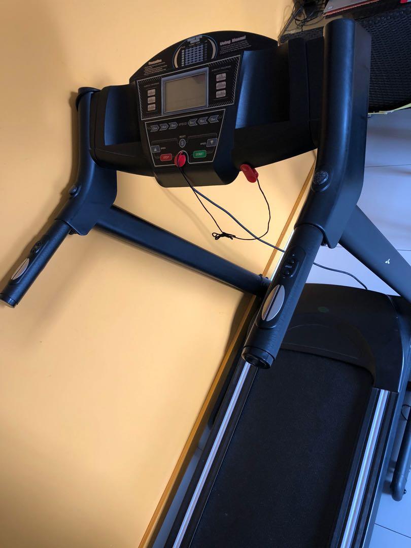 Thread mill Auto Foldable (Category: Cardio & Fitness Machines) located in Singapore. Submitted by satyendramishra (Listing ID 1070554541, Image 2). Description: It is in good running condition. You will like to use it..