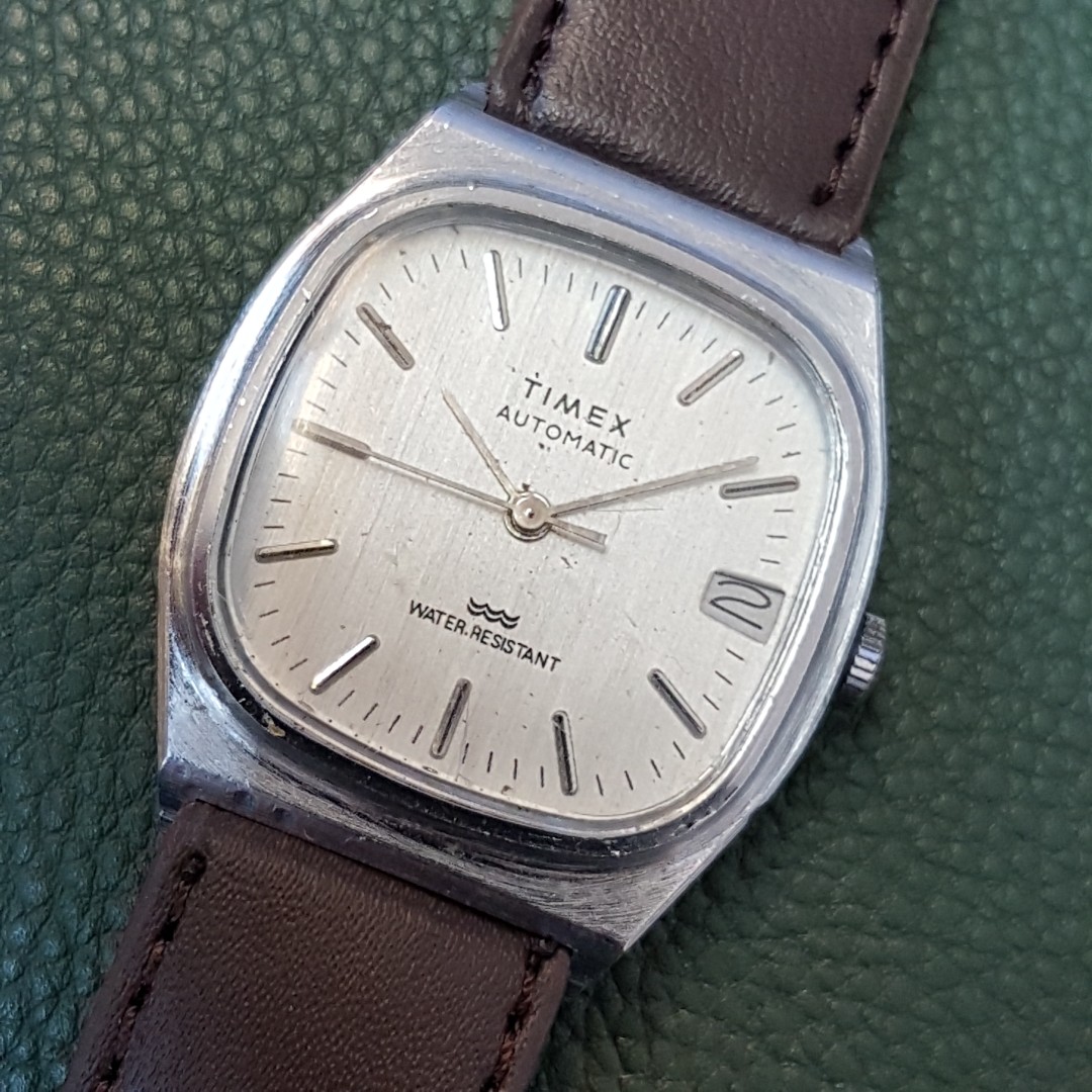 Vintage Timex M Cell Quartz Analog Men's Watch Sz. 6 3/4