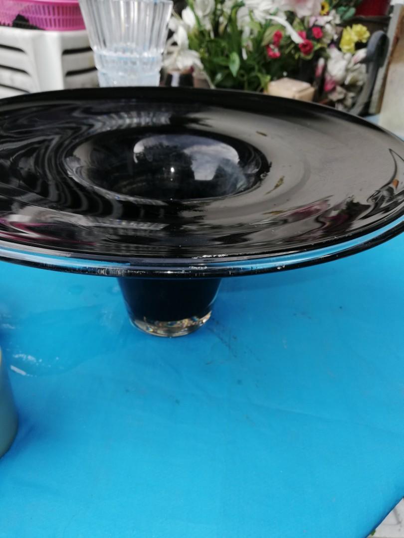 Vases and flowers (Category: Laundry Baskets) located in Paranaque City. Submitted by 4thestate.surplusan (Listing ID 1070613204, Image 2). Description: .