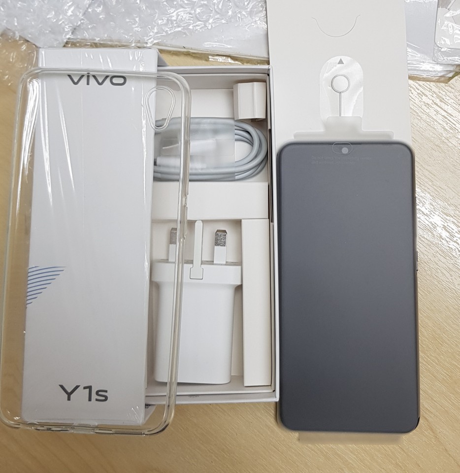 Vivo y1s hotsell olive black