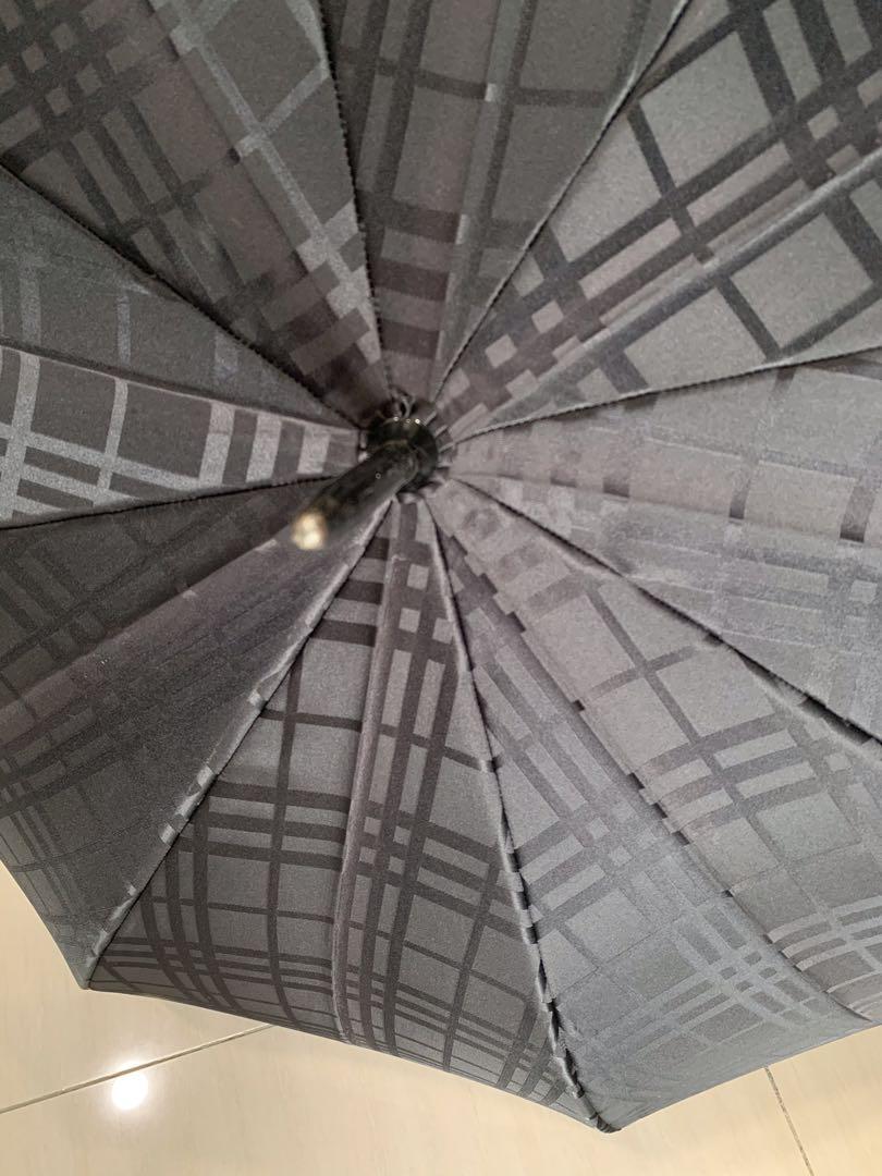 Burberry check top golf umbrella