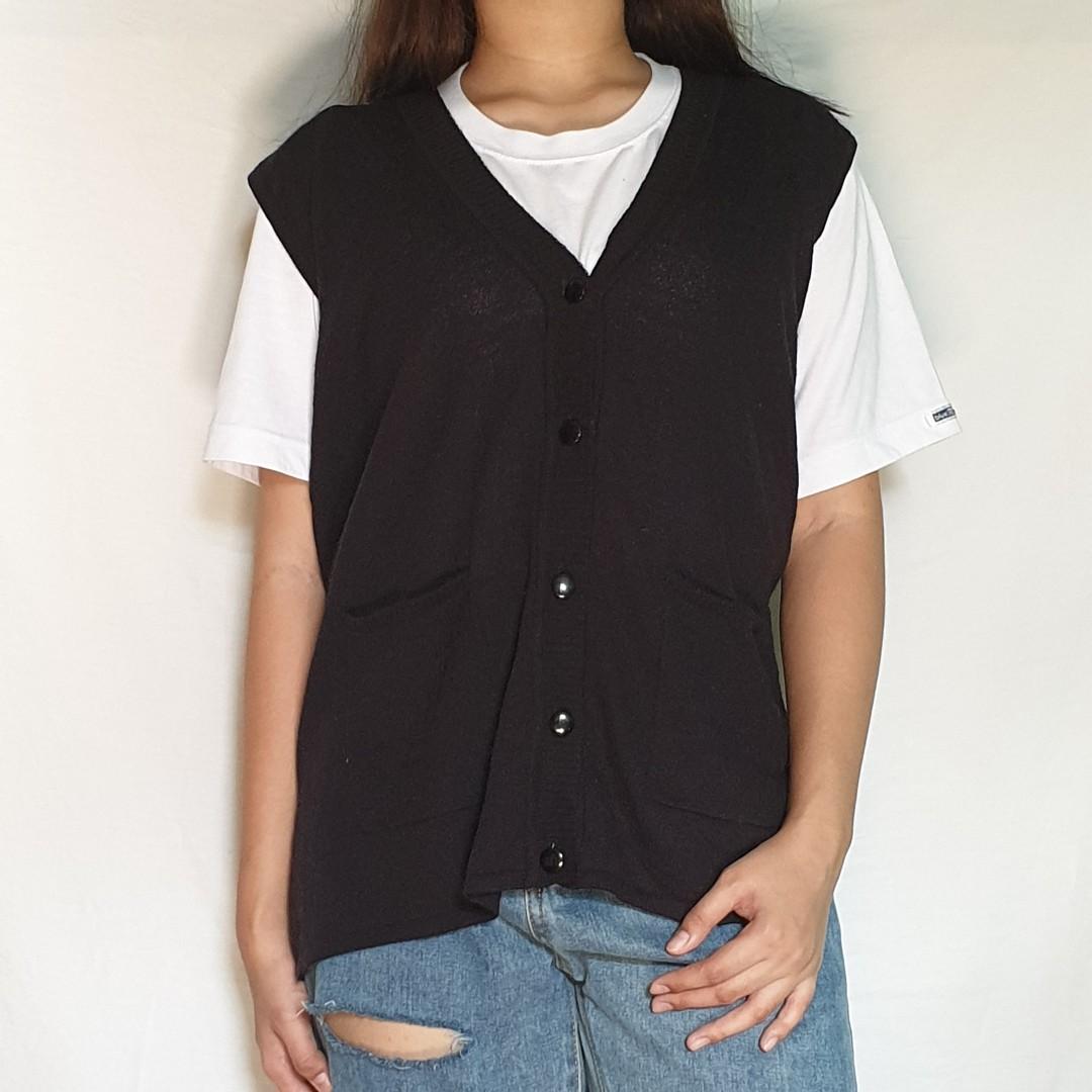 knitted vest button