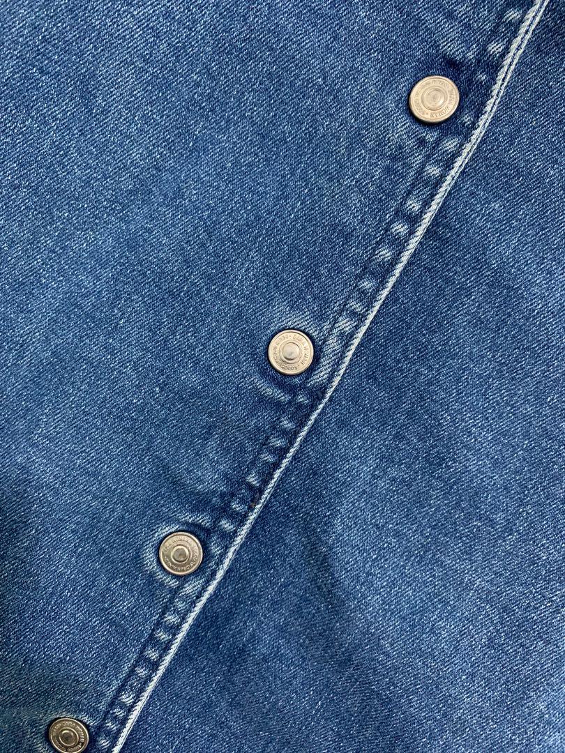 Button Up Midi Skirt (Category: Skirts) located in Petaling Jaya. Submitted by ericachanse (Listing ID 1070779647, Image 3). Description: Made with pe emium denim. Hardly worn..